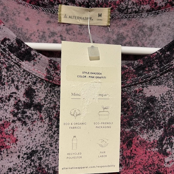 NWT-Men's Eco-Jersey Shirttail Printed T-Shirt
ALTERNATIVE sz.M - Picture 4 of 5